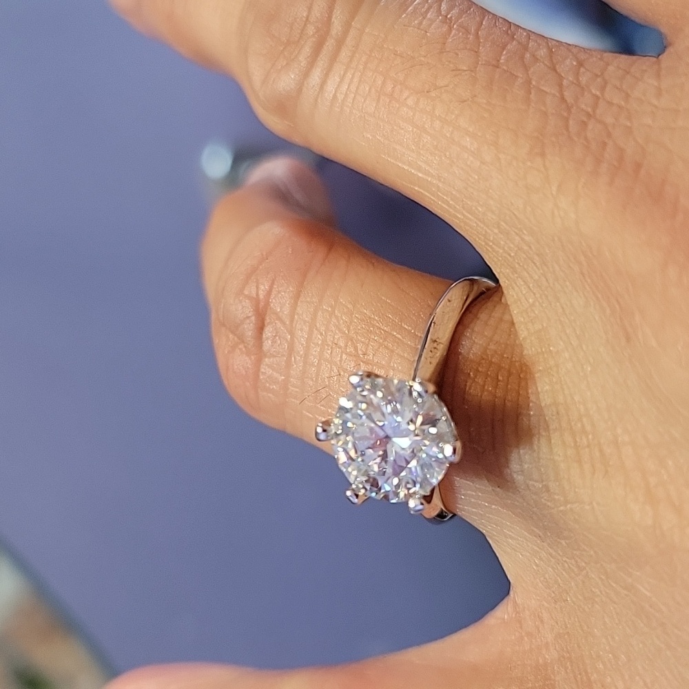 4ct authentic moissanite ring with 925 silver Size 6.5 - Picture 7 of 10